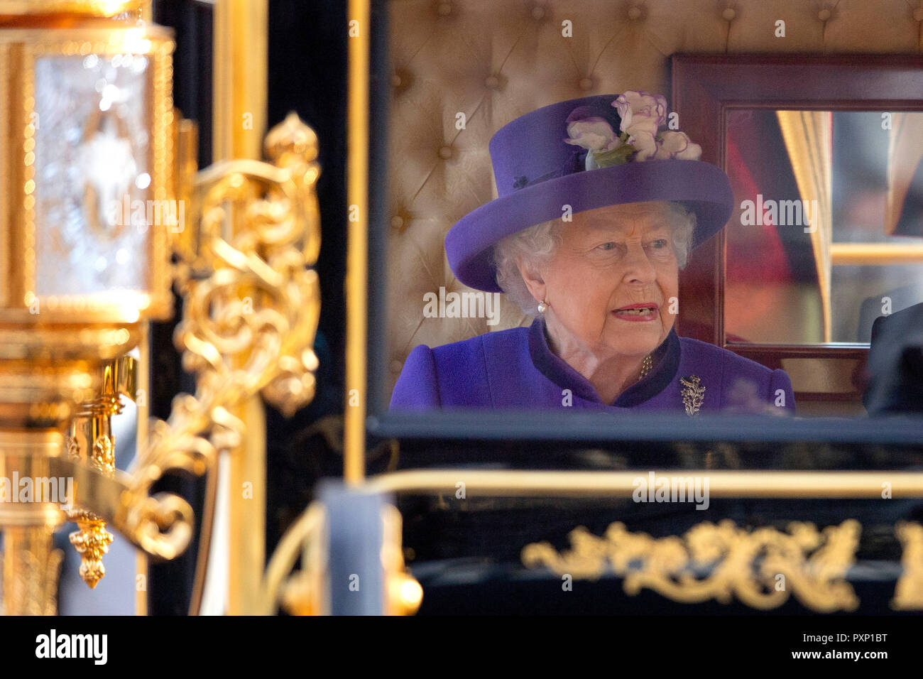 Queen Elizabeth II in the State Carriage as it arrives at Buckingham Palace, London, during the state visit of King Willem-Alexander and Queen Maxima of the Netherlands. Stock Photo