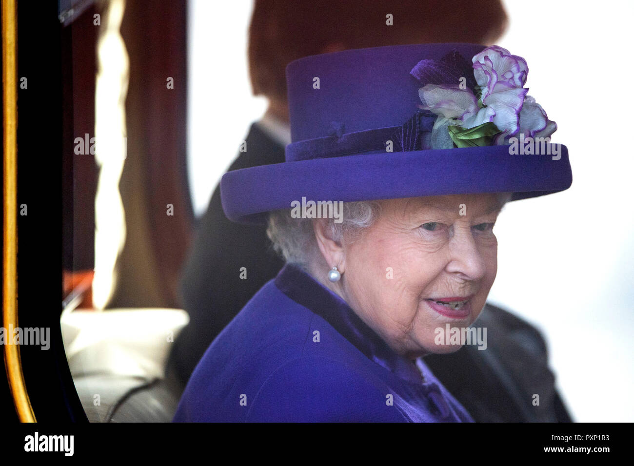 Queen Elizabeth II in the State Carriage as it arrives at Buckingham Palace, London, during the state visit of King Willem-Alexander and Queen Maxima of the Netherlands. Stock Photo