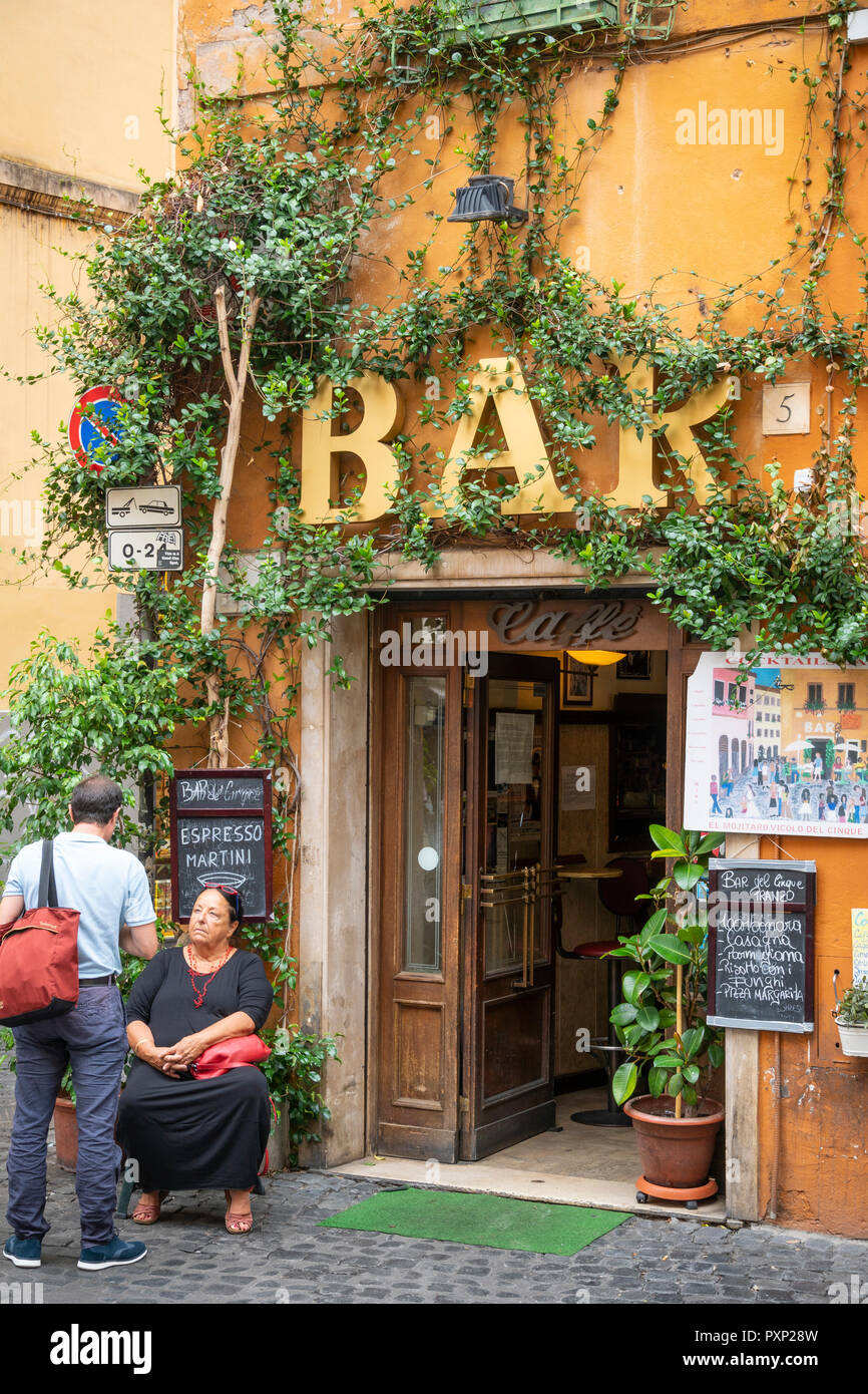 Italy trastevere rome bar hi-res stock photography and images - Alamy
