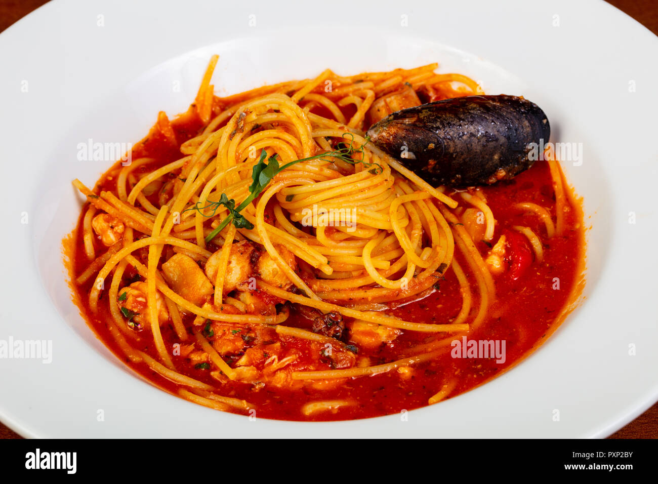 Pasta with seafood and tomato sauce Stock Photo - Alamy