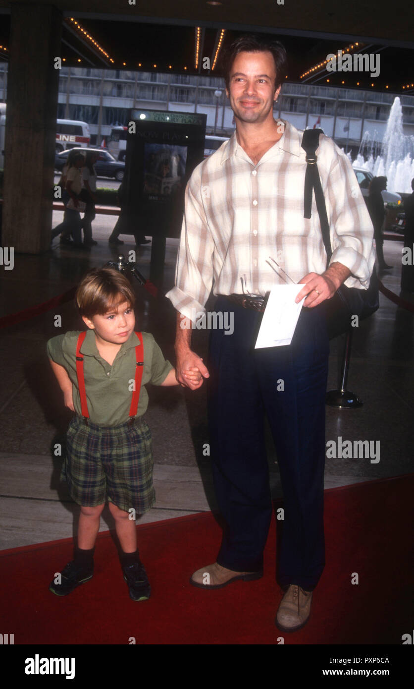 CENTURY CITY, CA - NOVEMBER 15: Actor Philip Casnoff and son Alexander Casnoff attend 20th Century Fox's 'Home Alone 2: Lost In New York' on November 15, 1992 at Cineplex Odeon Century Plaza Cinemas in Century City, California. Photo by Barry King/Alamy Stock Photo Stock Photo