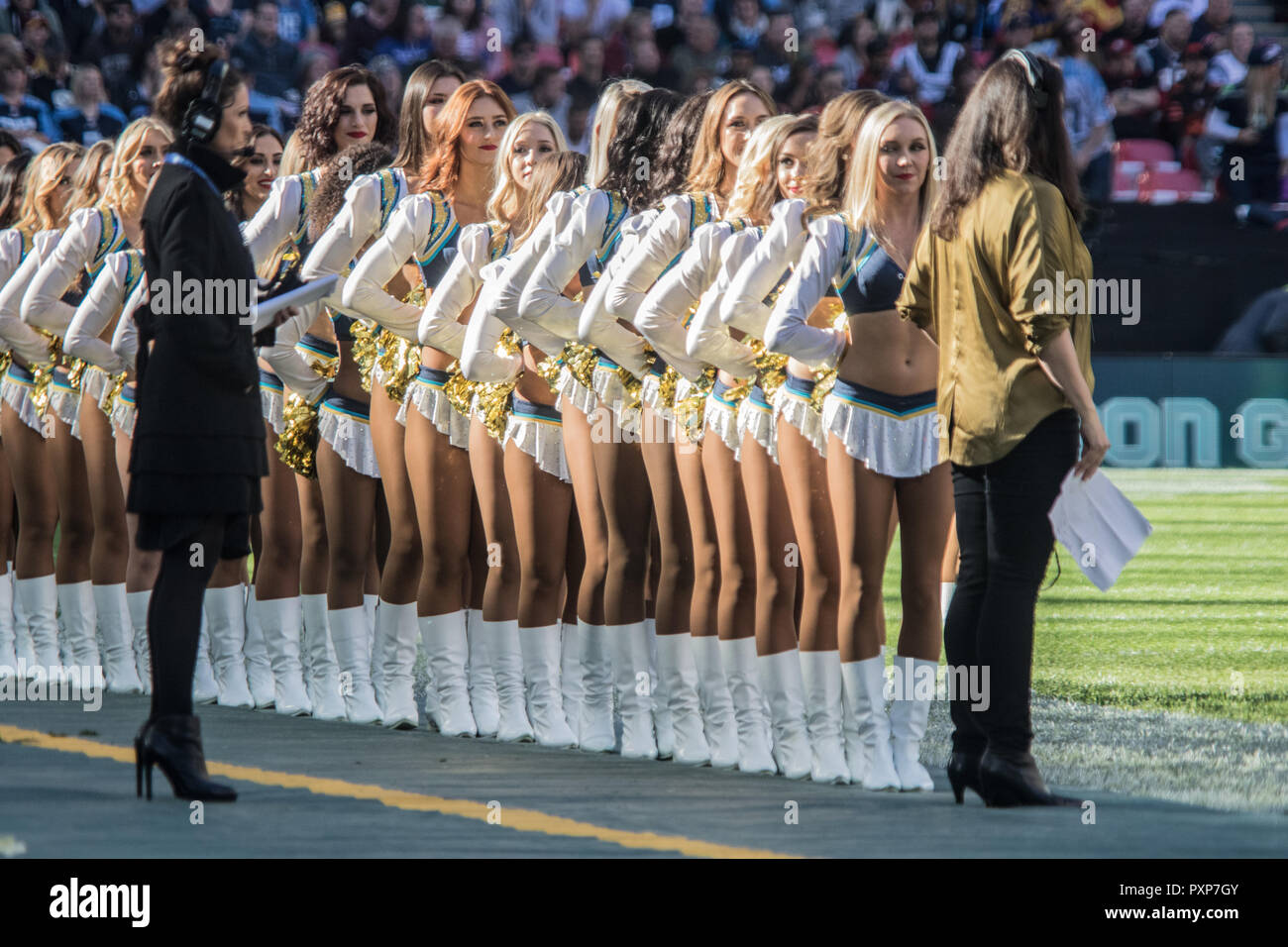 21st October 2018 LONDON, ENG - NFL: OCT 21 International Series - Titans at Chargers Atmosphere - Credit Glamourstock21st October 2018 LONDON, ENG - NFL: OCT 21 International Series - Titans at Chargers Atmosphere - Credit Glamourstock21st October 2018 LONDON, ENG - NFL: OCT 21 International Series - Titans at Chargers Cheerleaders - Credit Glamourstock Stock Photo