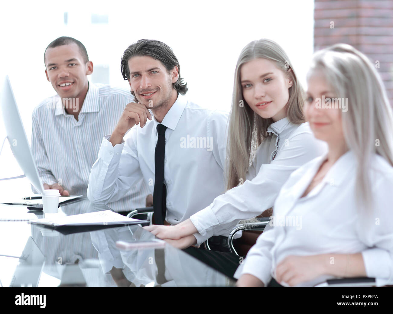 Teamwork smile portrait young hi-res stock photography and images - Alamy