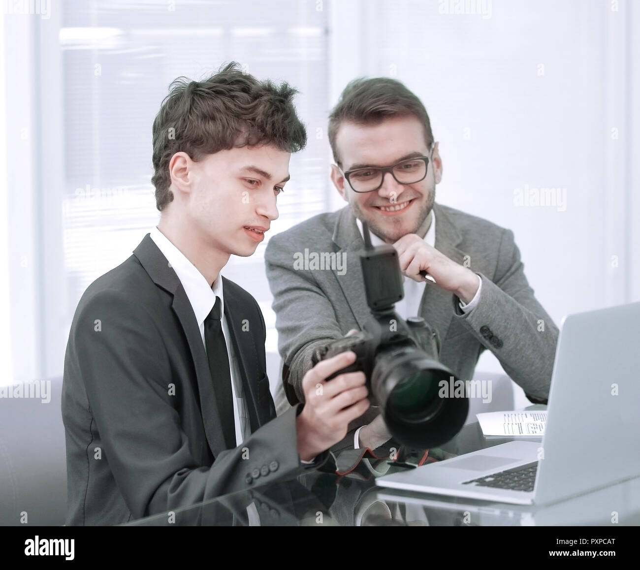 qualified photographers choose photos to upload files to their laptops  Stock Photo - Alamy