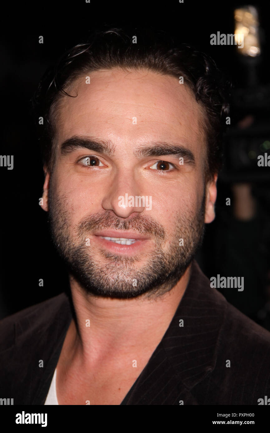 Johnny galecki red carpet event hires stock photography and images Alamy(02)