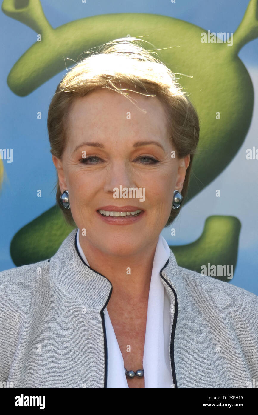 Julie Andrews  05/08/04 SHREK 2 @ Mann Village Theatre, Westwood  Photo by Kazumi Nakamoto/HNW / PictureLux (May 8, 2004)   File Reference # 33687 384HNWPLX Stock Photo
