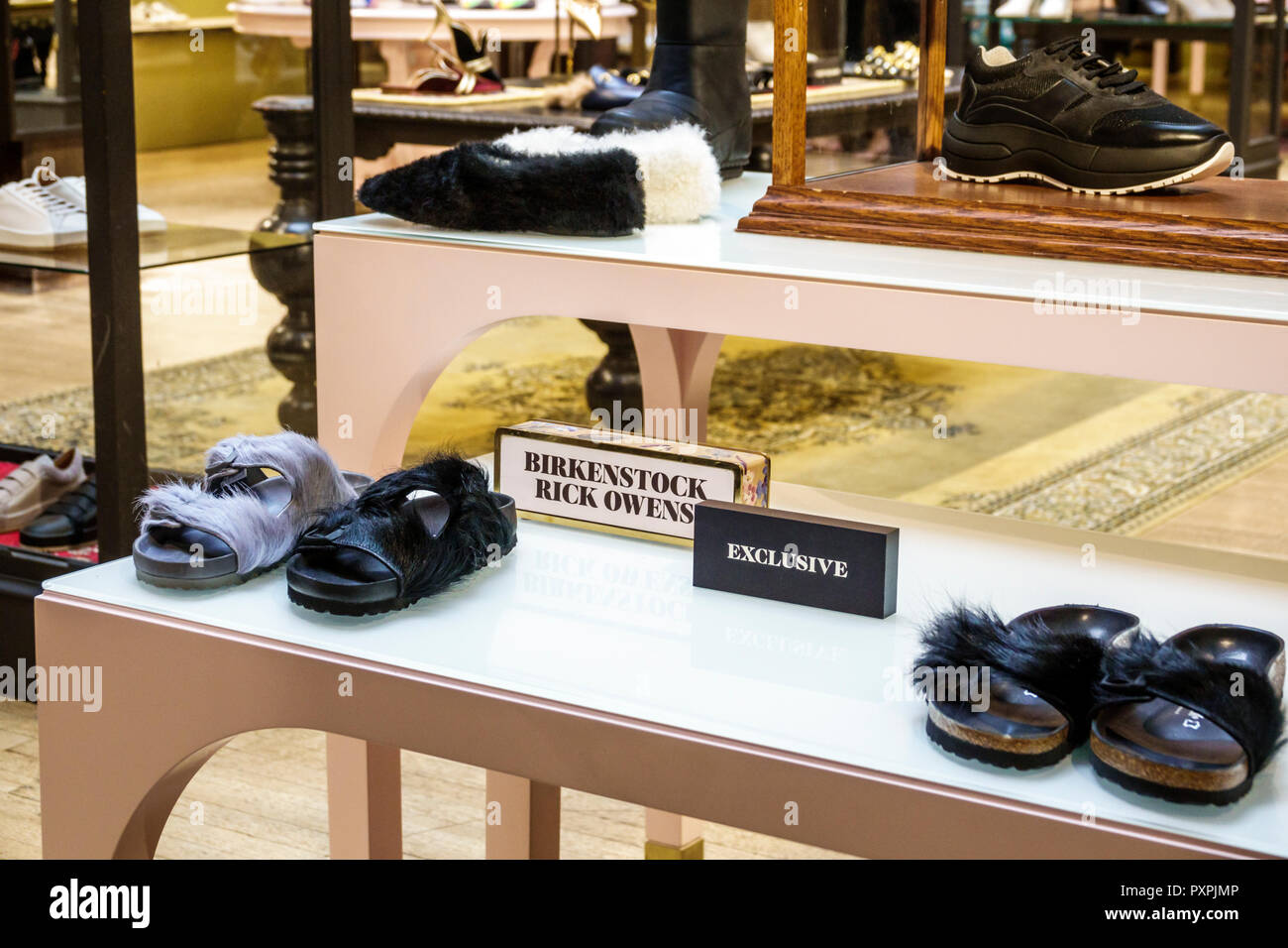 Sandals shoes shops stores hi-res stock photography and images - Alamy