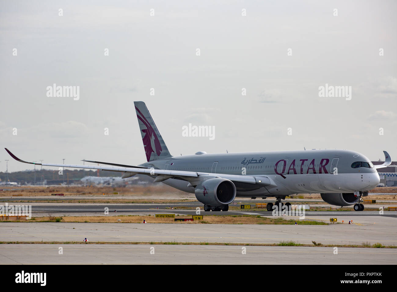 A7-ALM, Airbus A350-941 der Qatar Airways am Flughafen Frankfurt am Main (FRA), 23.09.2018 Stock Photo