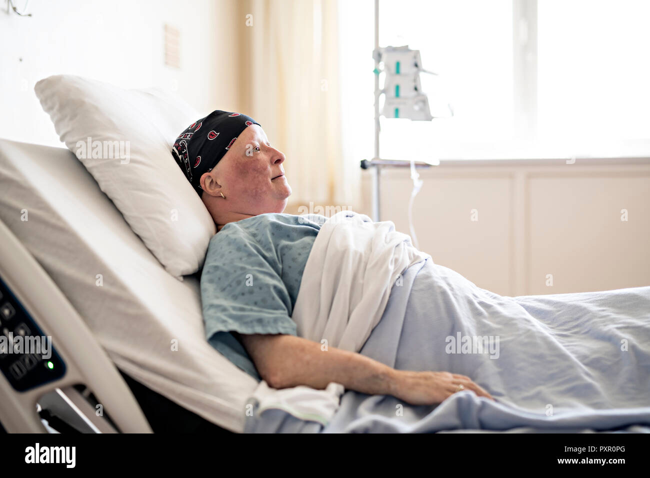 woman in hospital bed suffering from cancer Stock Photo Alamy
