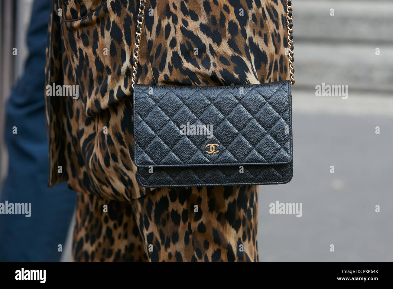 MILAN, ITALY - SEPTEMBER 22, 2018: Woman with black Chanel leather bag  before Salvatore Ferragamo fashion show, Milan Fashion Week street style  Stock Photo - Alamy