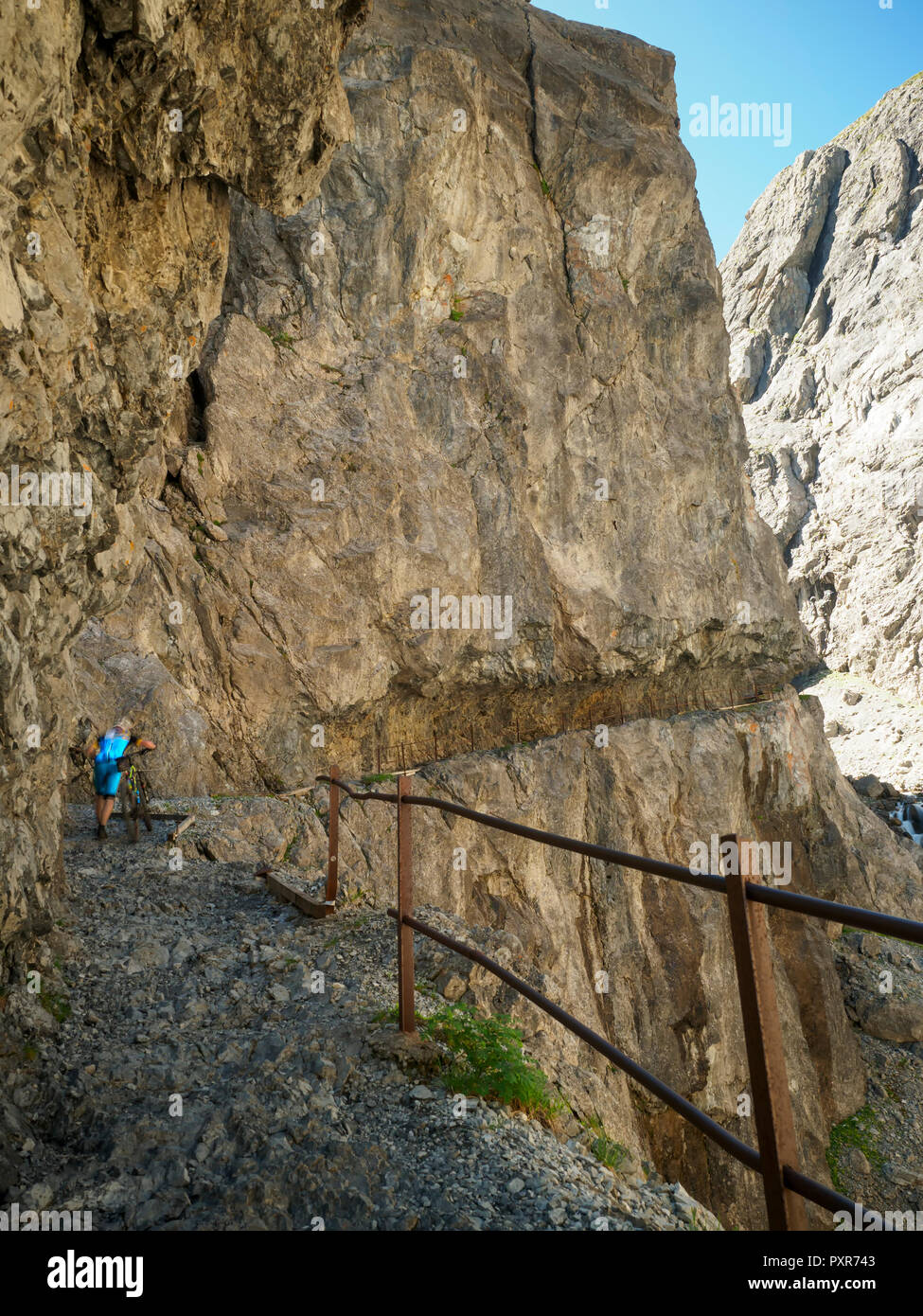 Switzerland, Lower Engadin, mountainbiker on path towards Uina gorge Stock Photo