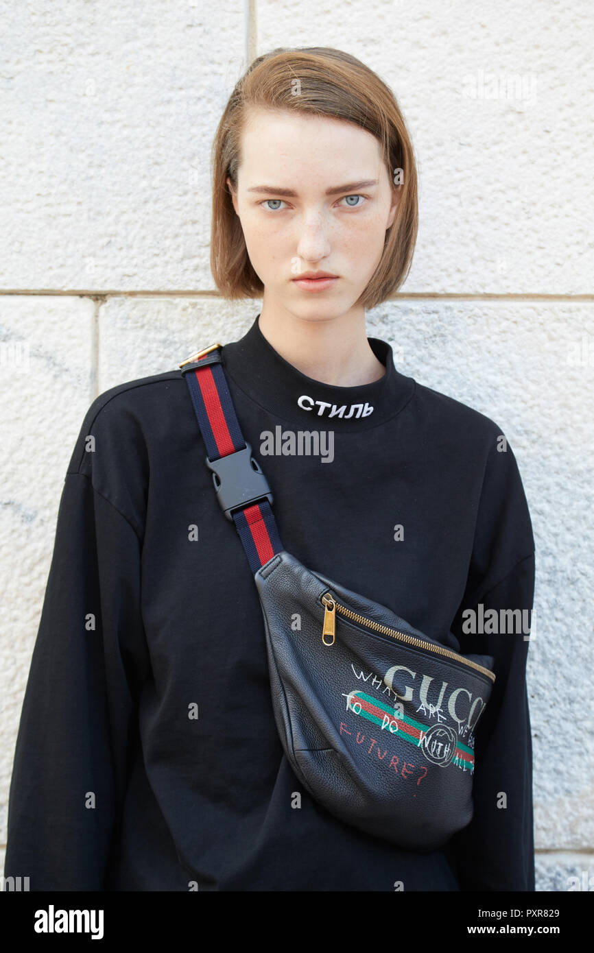 gucci neck pouch