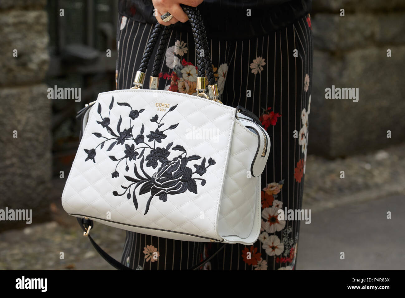 MILAN, ITALY - SEPTEMBER 22, 2018: Woman with white leather Guess bag with  floral design before Simonetta Ravizza fashion show, Milan Fashion Week str  Stock Photo - Alamy