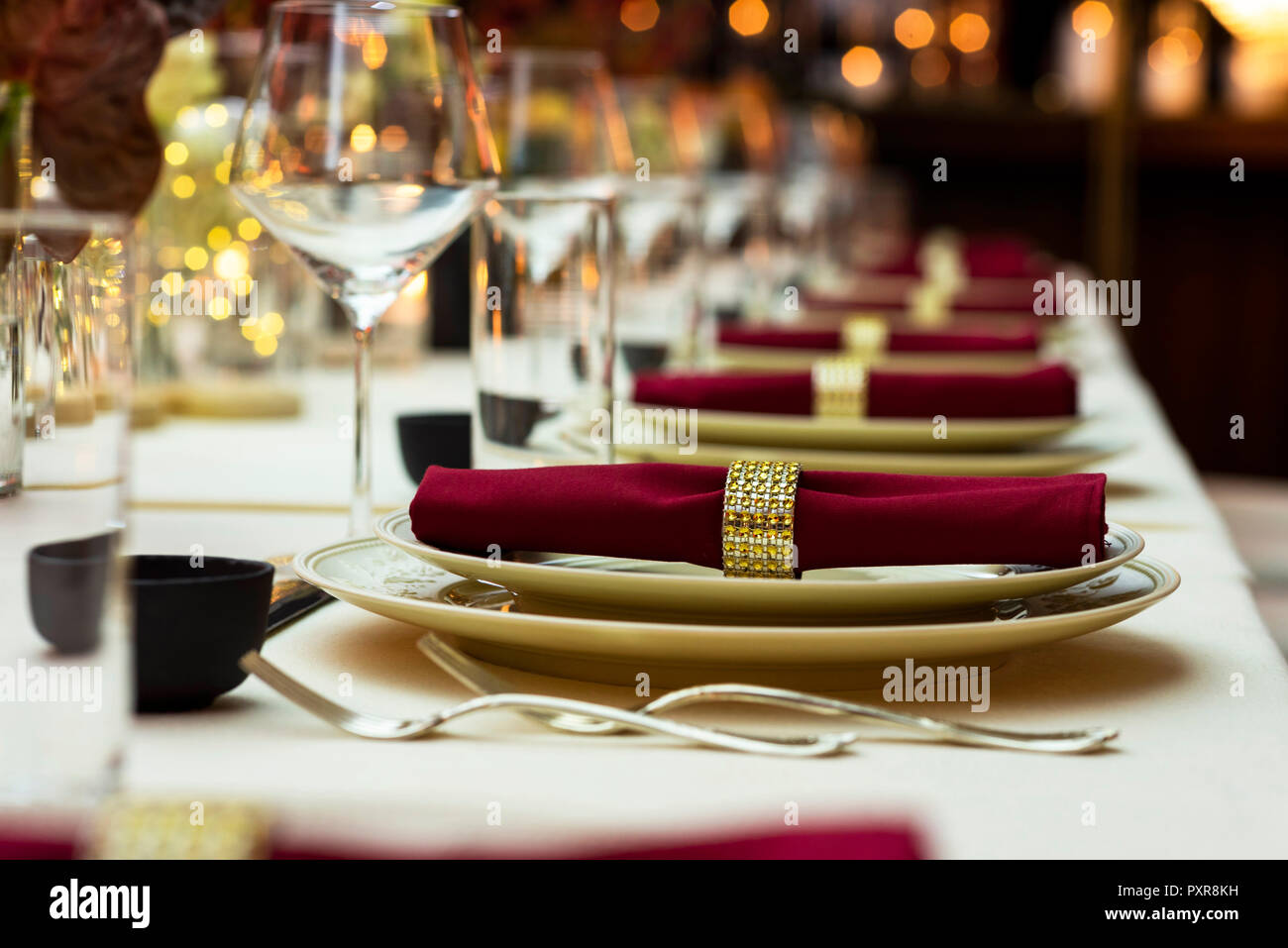 Paper napkins in glasses restaurant hi-res stock photography and images -  Alamy