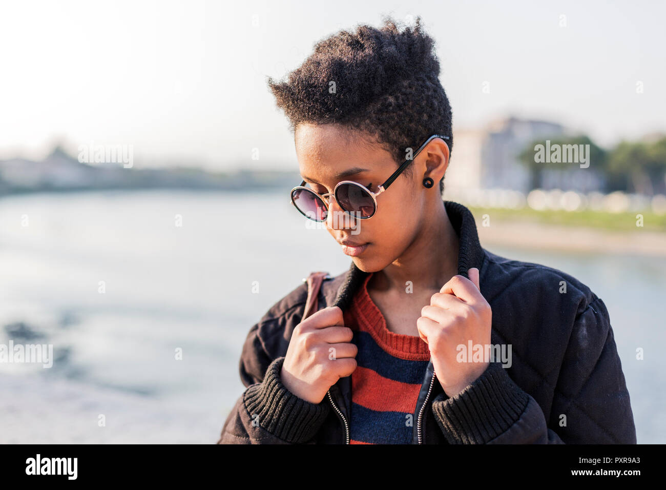 Portrait of young woman wearing sunglasses Stock Photo - Alamy