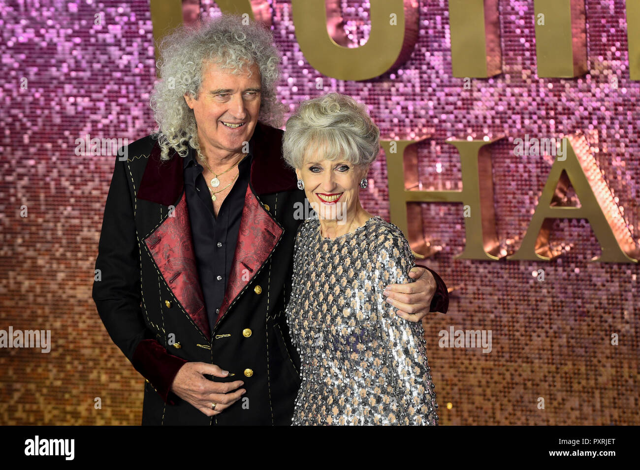 London, UK.  23 October 2018. Queen's Brian May and wife Anita Dobson arrive for the worldwide premiere of the movie "Bohemian Rhapsody" at The SSE Arena in Wembley. Credit: Stephen Chung / Alamy Live News Stock Photo