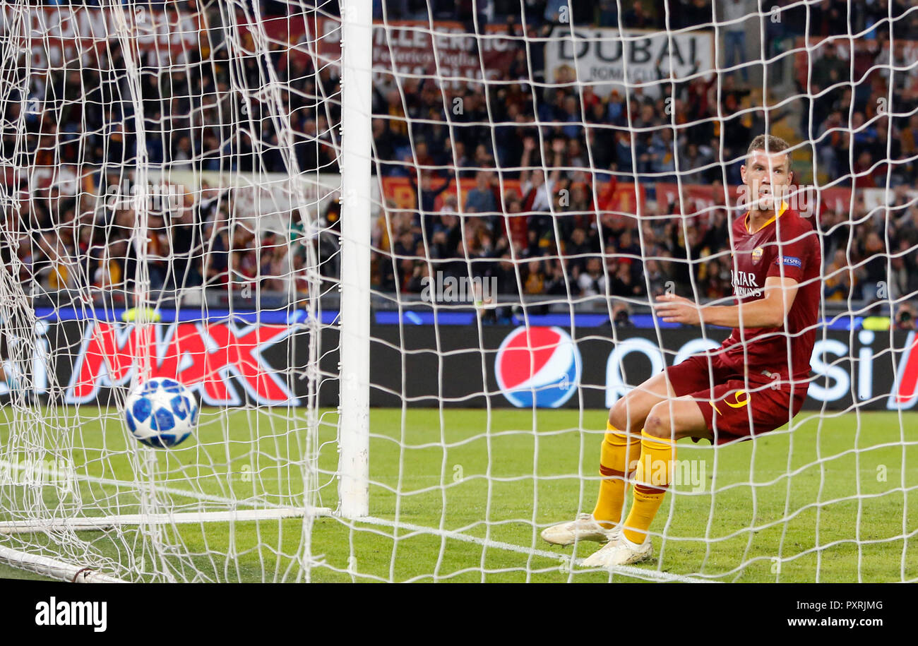 Edin dzeko celebration hi-res stock photography and images - Alamy