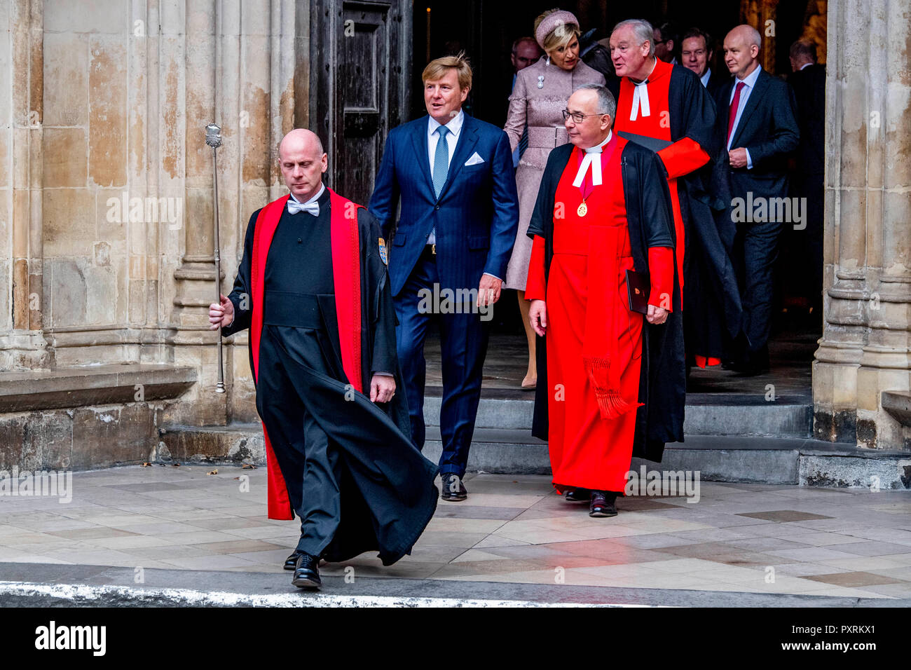 London, UK. 23rd Oct, 2018. King Willem-Alexander and Queen Maxima of The Netherlands visit Westminster Abbey and lay down a wreath at the grave of the unknown soldier in London, United Kingdom, 23 October 2018. The Dutch King and Queen are in the United Kingdom for an two day official state visit. Credit: Patrick van Katwijk |/dpa/Alamy Live News Stock Photo