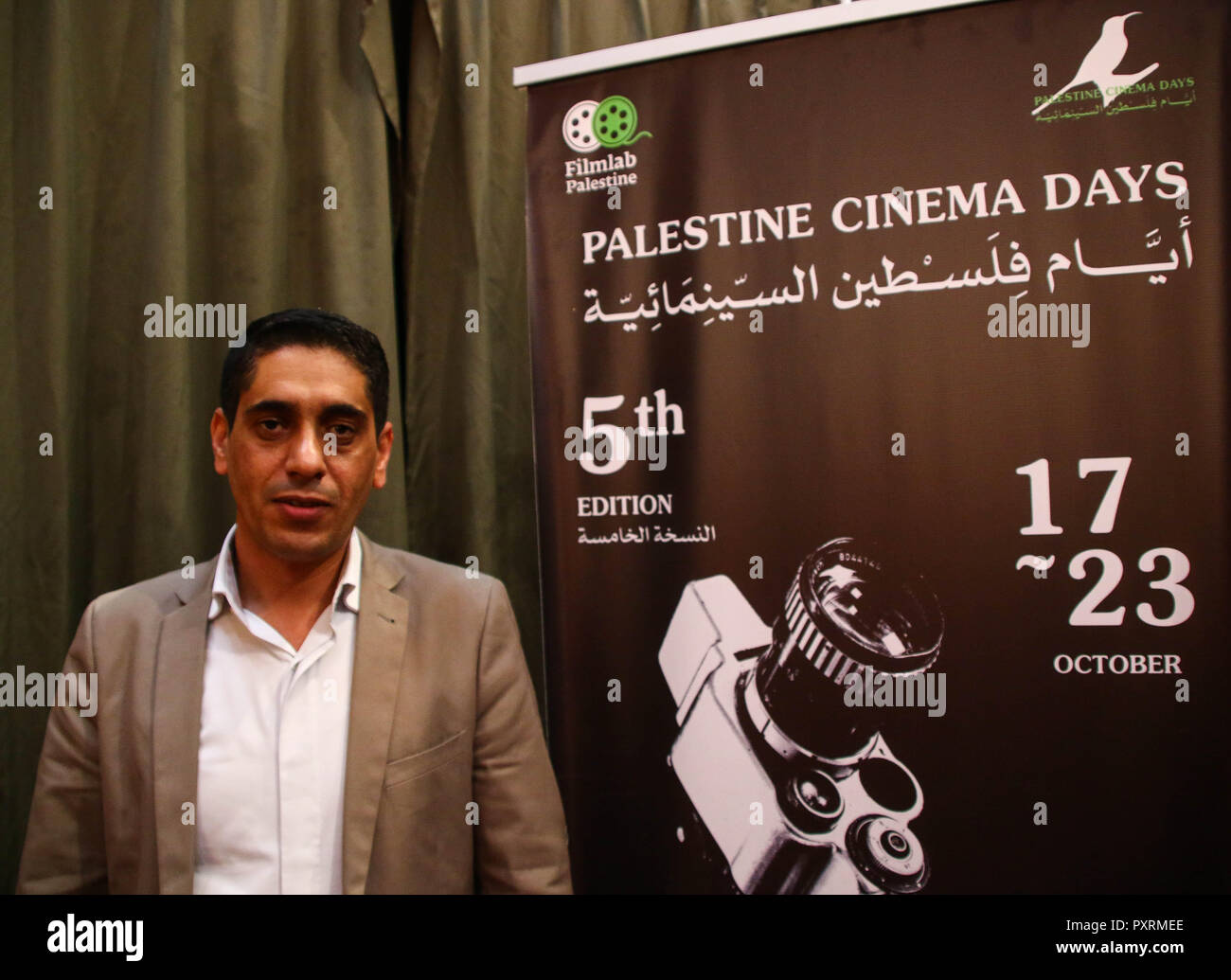 October 23, 2018 - Palestinians watch the Egyptian film 'Yomeddine'' or 'Judgement Day'', directed by Abu Bakr Shawky, in the Palestinian Red Crescent Hall in Gaza City. Egyptian-Austrian filmmaker, Abu Bakr Shawky was nominated for this year's Palme d'Or Prize at the 2018 Cannes film festival. 2018 has been a triumphant moment for independent cinema in Egypt, as Shawky has been the first Egyptian film director to be invited to the main competition of the Cannes Film Festival. Egypt has also selected the Abu Bakr Shawky-directed Yomeddine to be submitted at the 91st Oscar Awards for fo Stock Photo