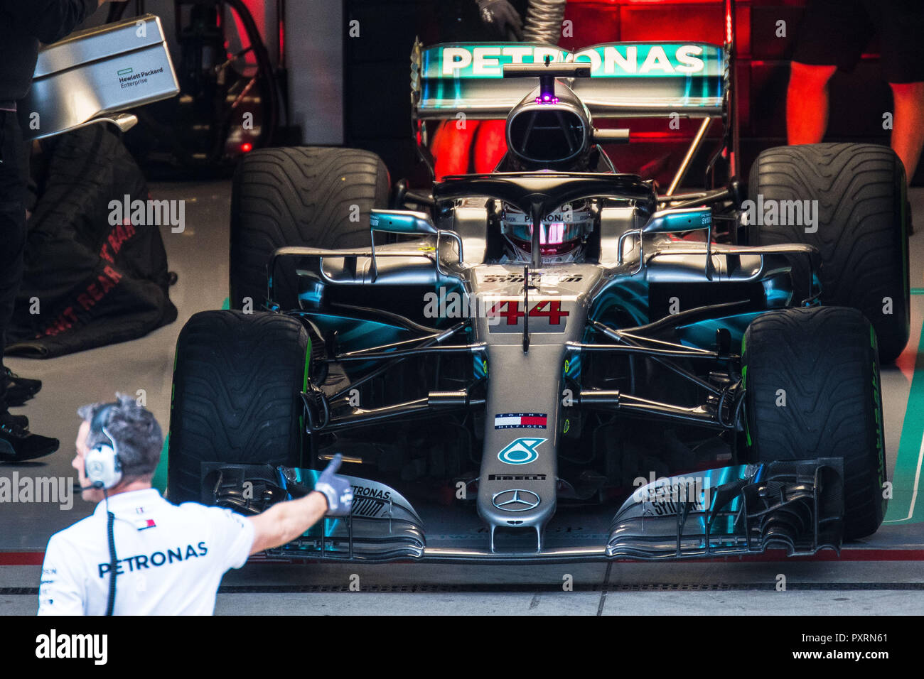 Austin, Texas, USA. 19th Oct, 2018. Lewis Hamilton, Mercedes, ready for Practice 2 at the US Grand Prix at the Circuit of the Americas, October 19, 2018, Austin, Texas. Credit: Eddie Hurskin/ZUMA Wire/Alamy Live News Stock Photo