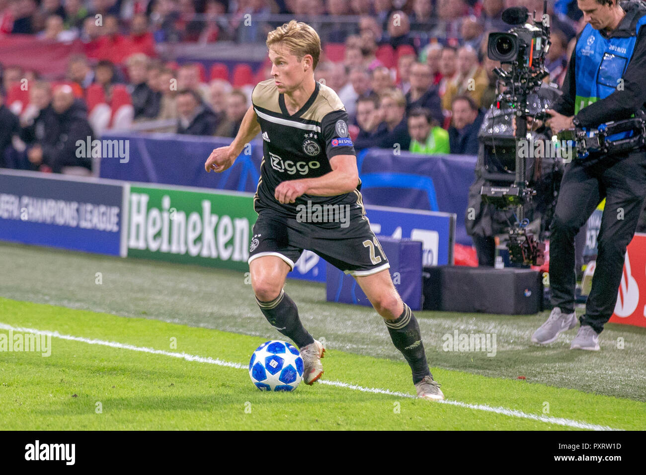 Ajax, Amsterdam. 23rd Oct 2018. 23-10-2018: Voetbal: Ajax v Benfica: Amsterdam Frankie de Jong of Ajax Champions League 2018-2019 Credit: Orange Pictures/Alamy Live News Stock Photo