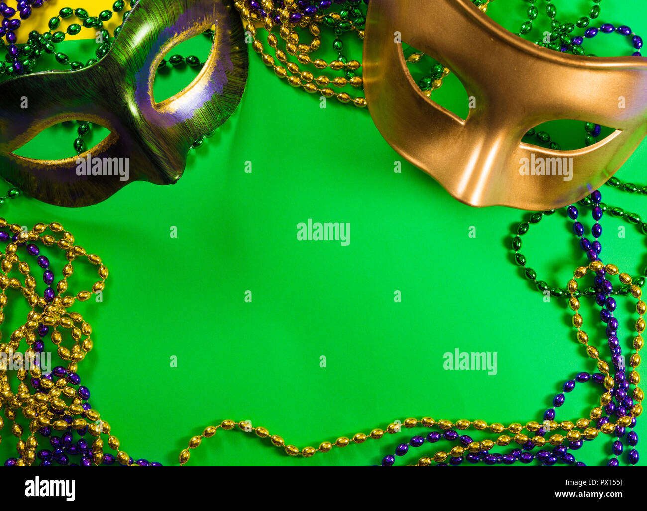 Mardi Gras mask with beads on a green background Stock Photo - Alamy
