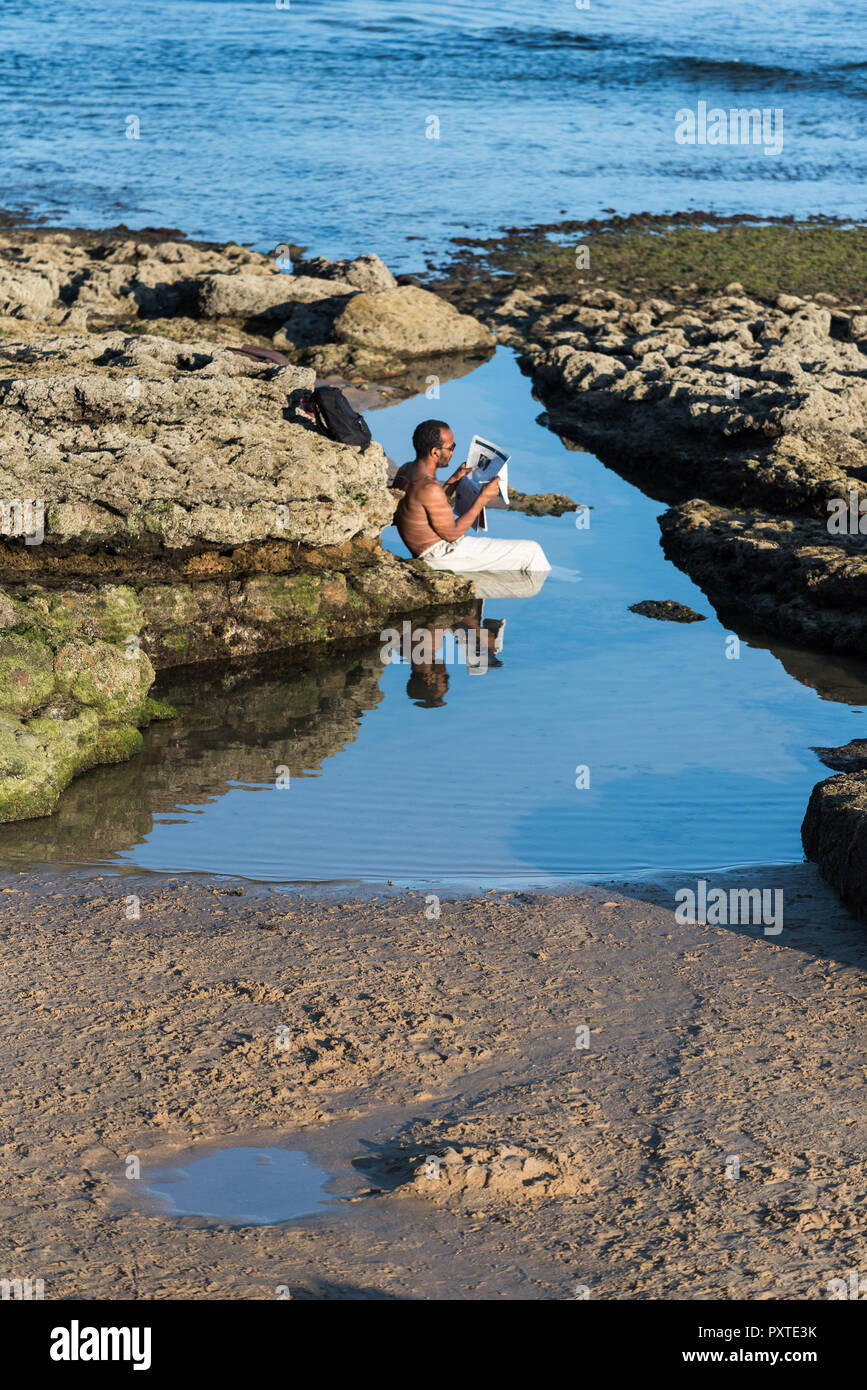 Rock submerged in sea water hi-res stock photography and images - Alamy