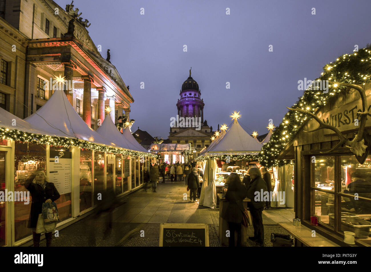Traditioneller Weihnachtsmarkt in Berlin am Gendarmenmarkt, Deutschland