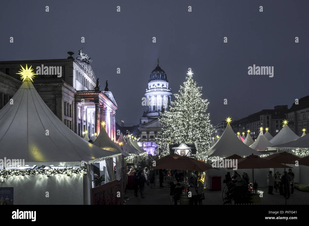 Traditioneller Weihnachtsmarkt in Berlin am Gendarmenmarkt, Deutschland