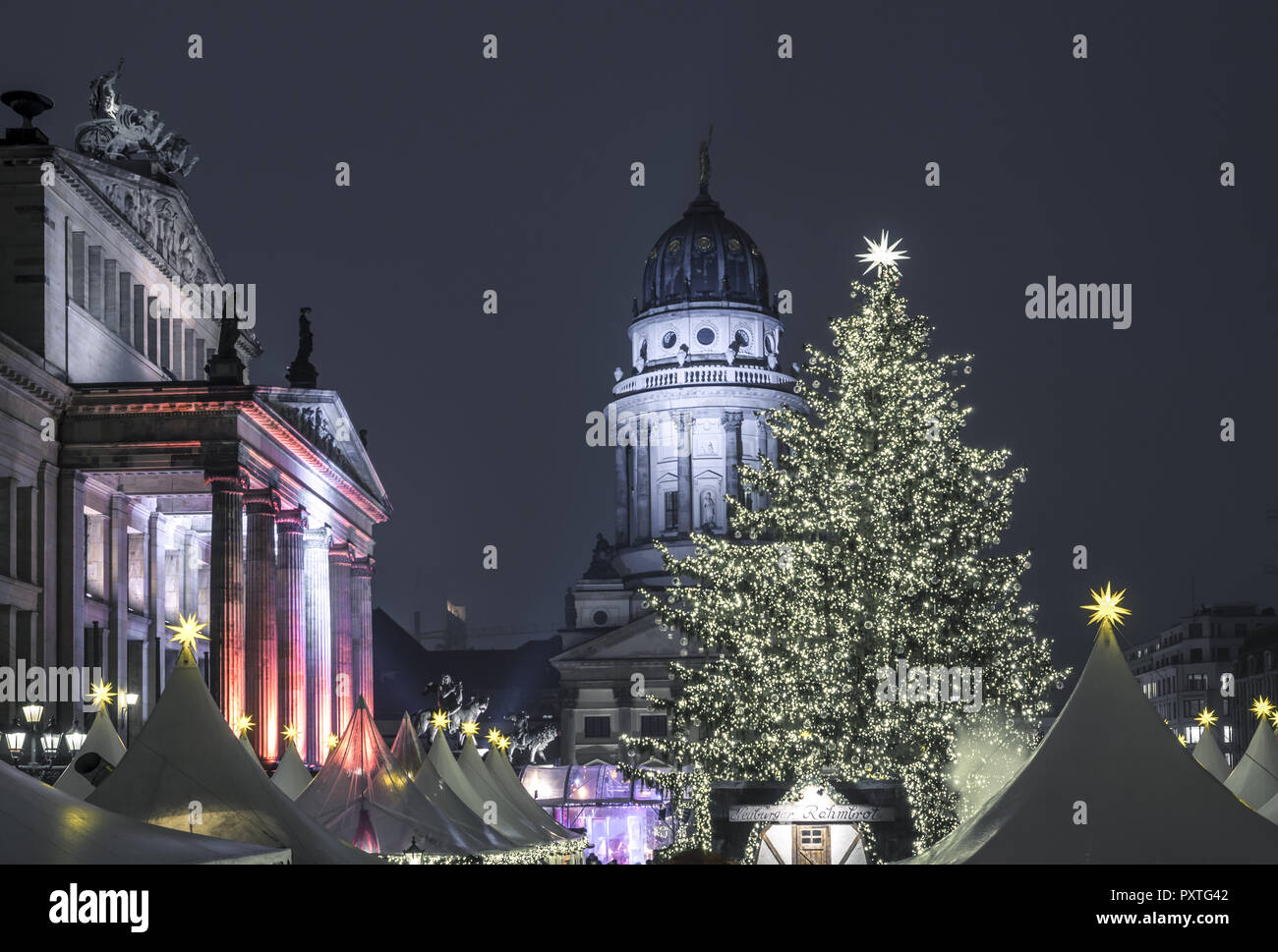 Traditioneller Weihnachtsmarkt in Berlin am Gendarmenmarkt, Deutschland