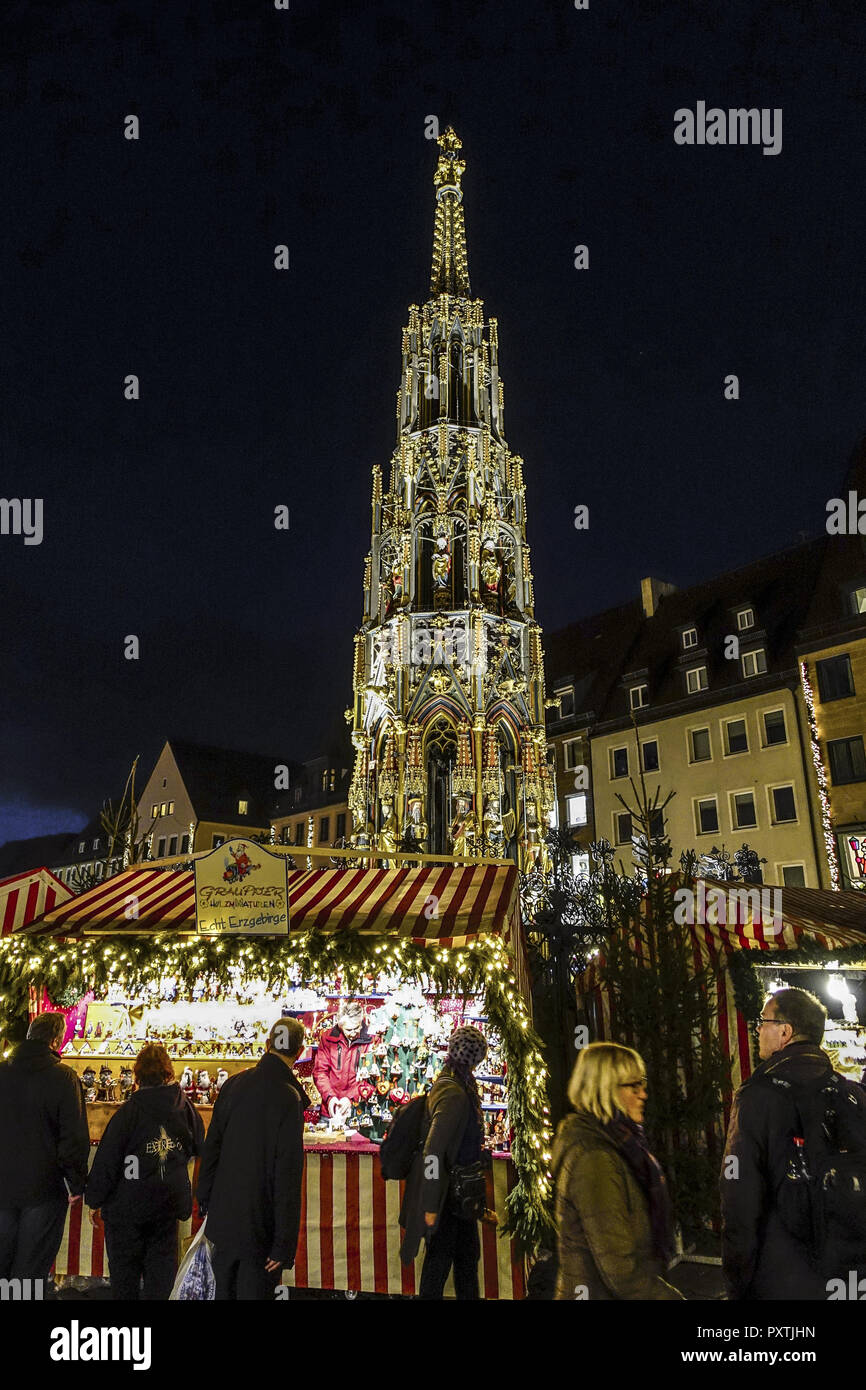 Weihnachtsmarkt, Christkindlesmarkt in Nürnberg, Hauptmarkt, Altstadt
