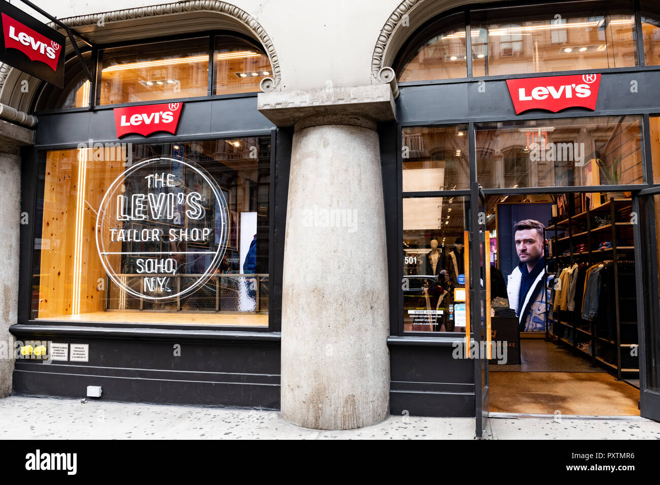 Levi's store in the SoHo neighbourhood of New York City Stock Photo - Alamy