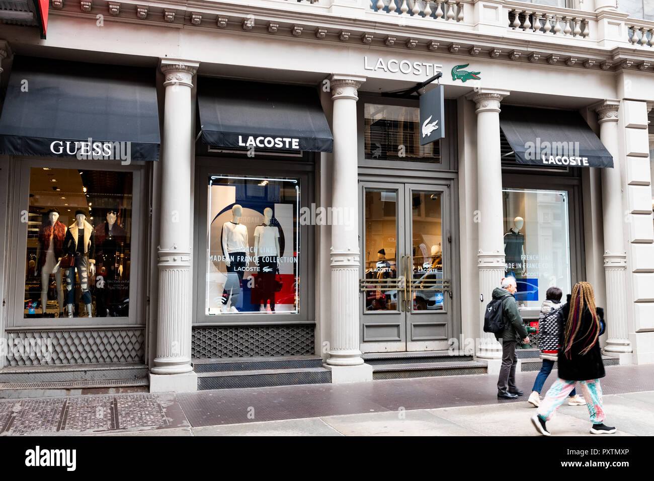 amme Skæbne Parcel Lacoste store in the SoHo neighbourhood of New York City Stock Photo - Alamy