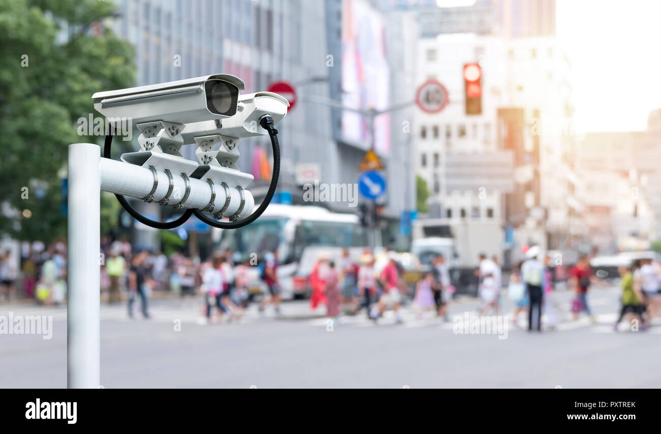 Machine Learning analytics identify person technology , Artificial intelligence ,Big data , iot concept. Cctv , security camera and face recognition p Stock Photo