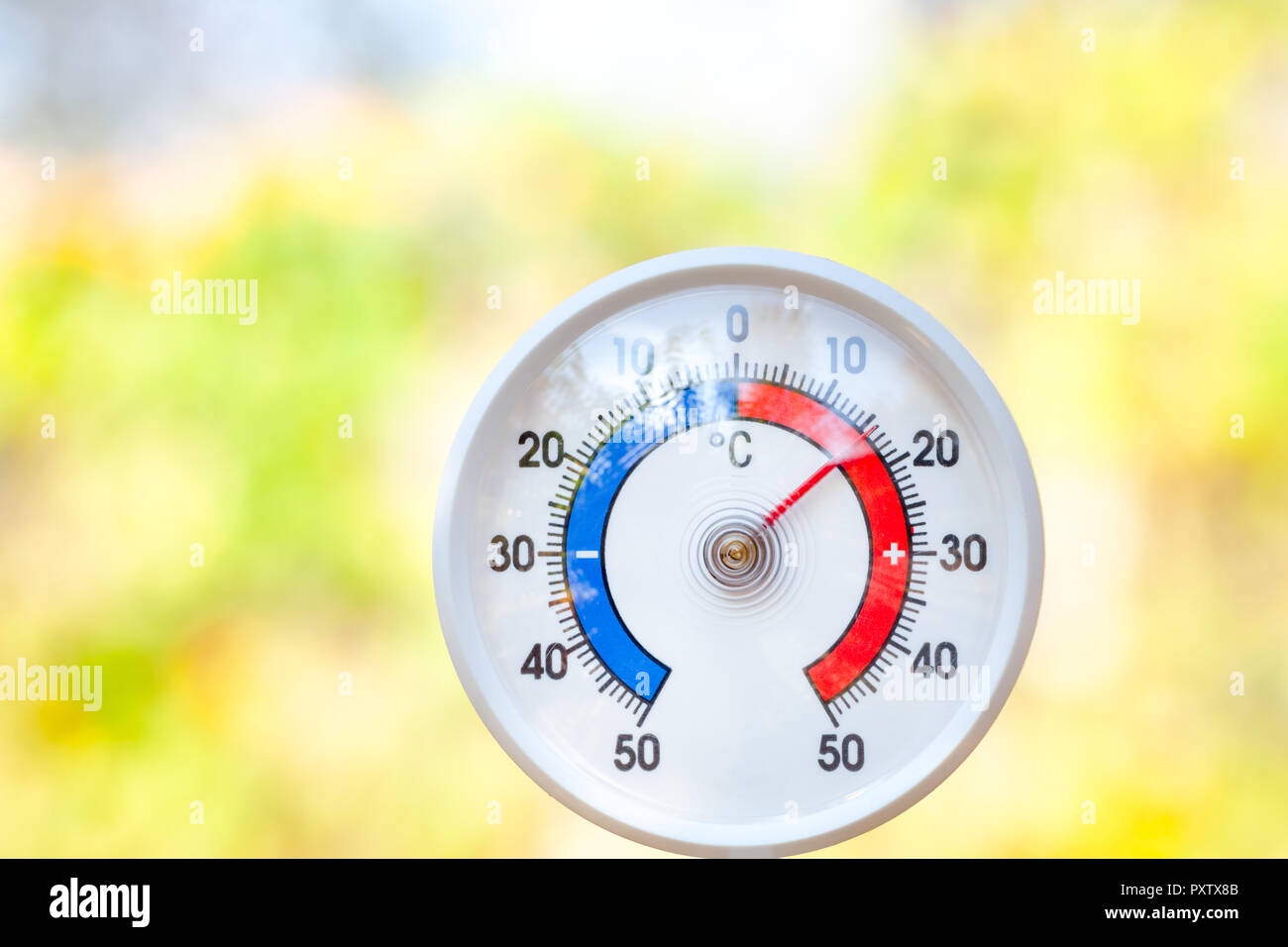 Outdoor thermometer with celsius scale showing moderate temperature 16  degree - fresh weather concept Stock Photo - Alamy