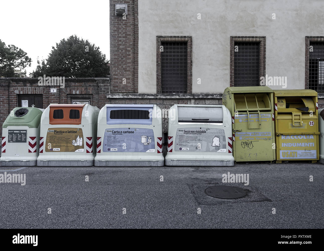 Rubbish southern italy hires stock photography and images Alamy