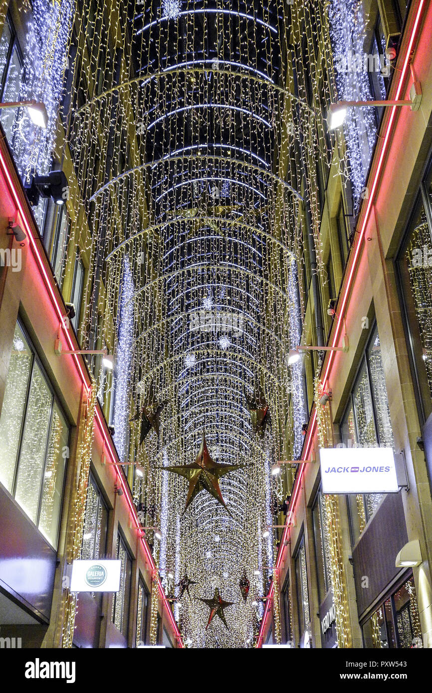 M??nchen, festliche Weihnachtsdekoration in der Innenstadt