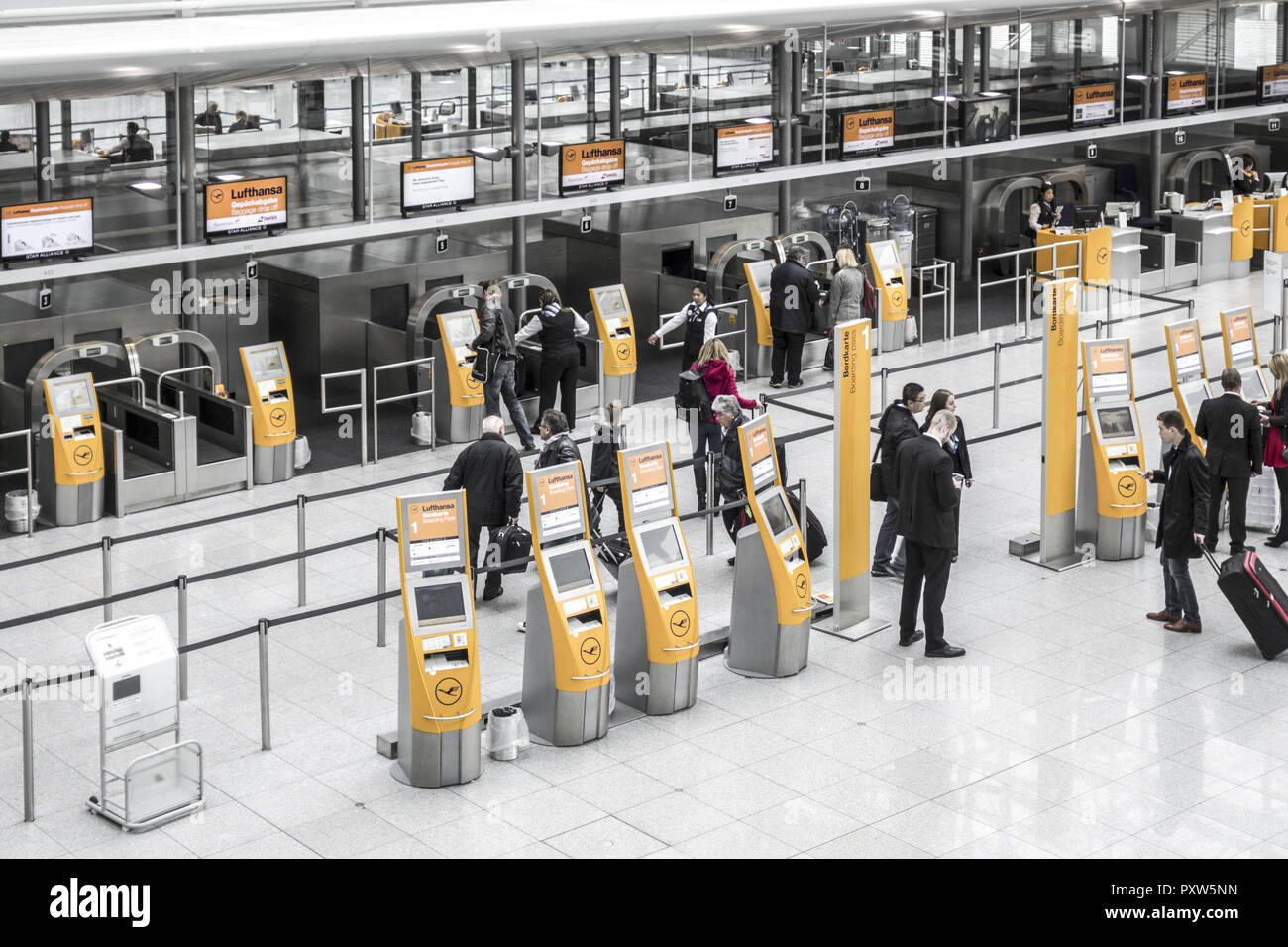 Abfertigungshalle Terminal 2, Lufthansa, Franz-Josef-Strauss-Flughafen  München, Oberbayern, Bayern, Deutschland, Europa Stock Photo - Alamy