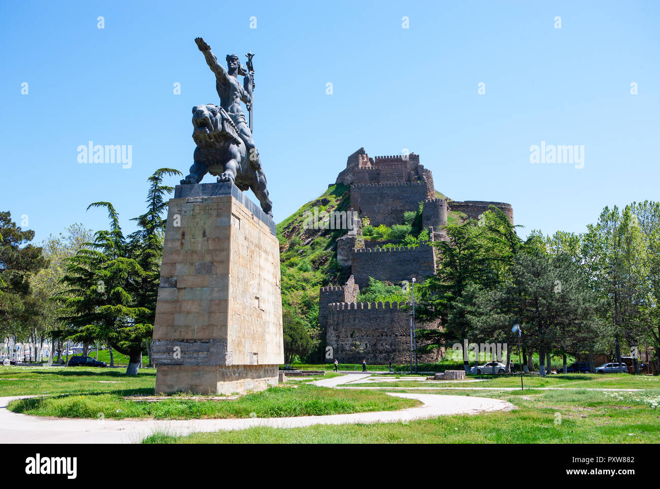 Georgia, Gori, Goris Ziche fortress with Lomtchabuki statue Stock Photo