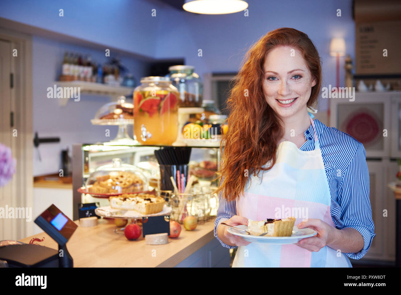 Woman Serving Cake Hi res Stock Photography And Images Alamy woman-serving-cake-hi-res-stock-photography-and-images-alamy