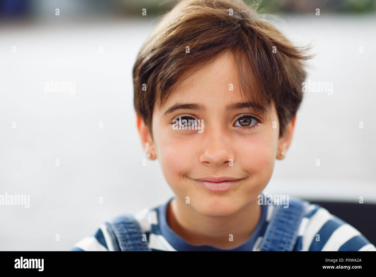 Portrait of smiling little girl Stock Photo - Alamy