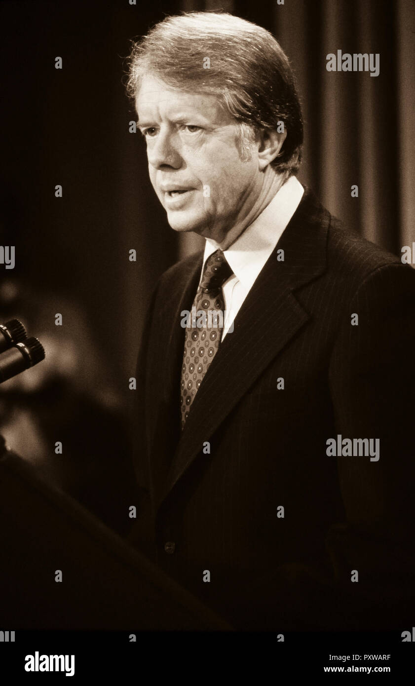 President Jimmy Carter speaks to the press Stock Photo Alamy