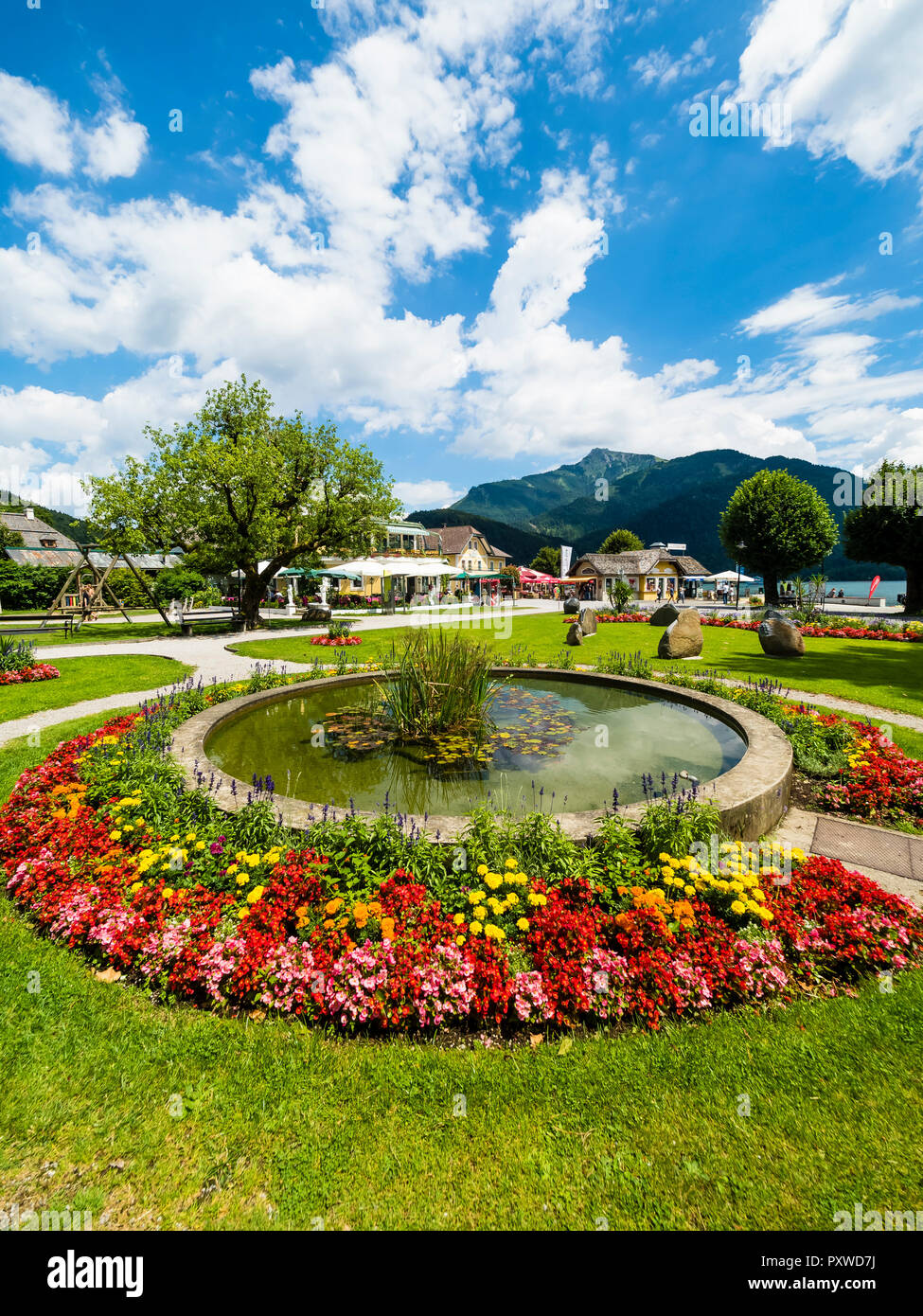 Austria, Salzkammergut, Sankt Gilgen, Wolfgangsee, park and promenade Stock Photo
