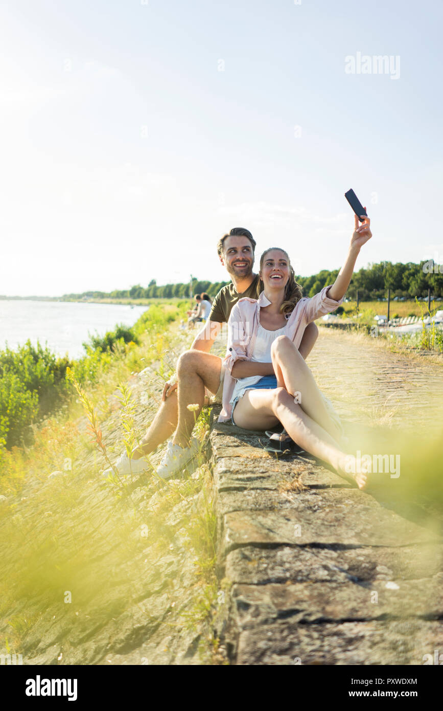 Couple riverside hi-res stock photography and images - Alamy