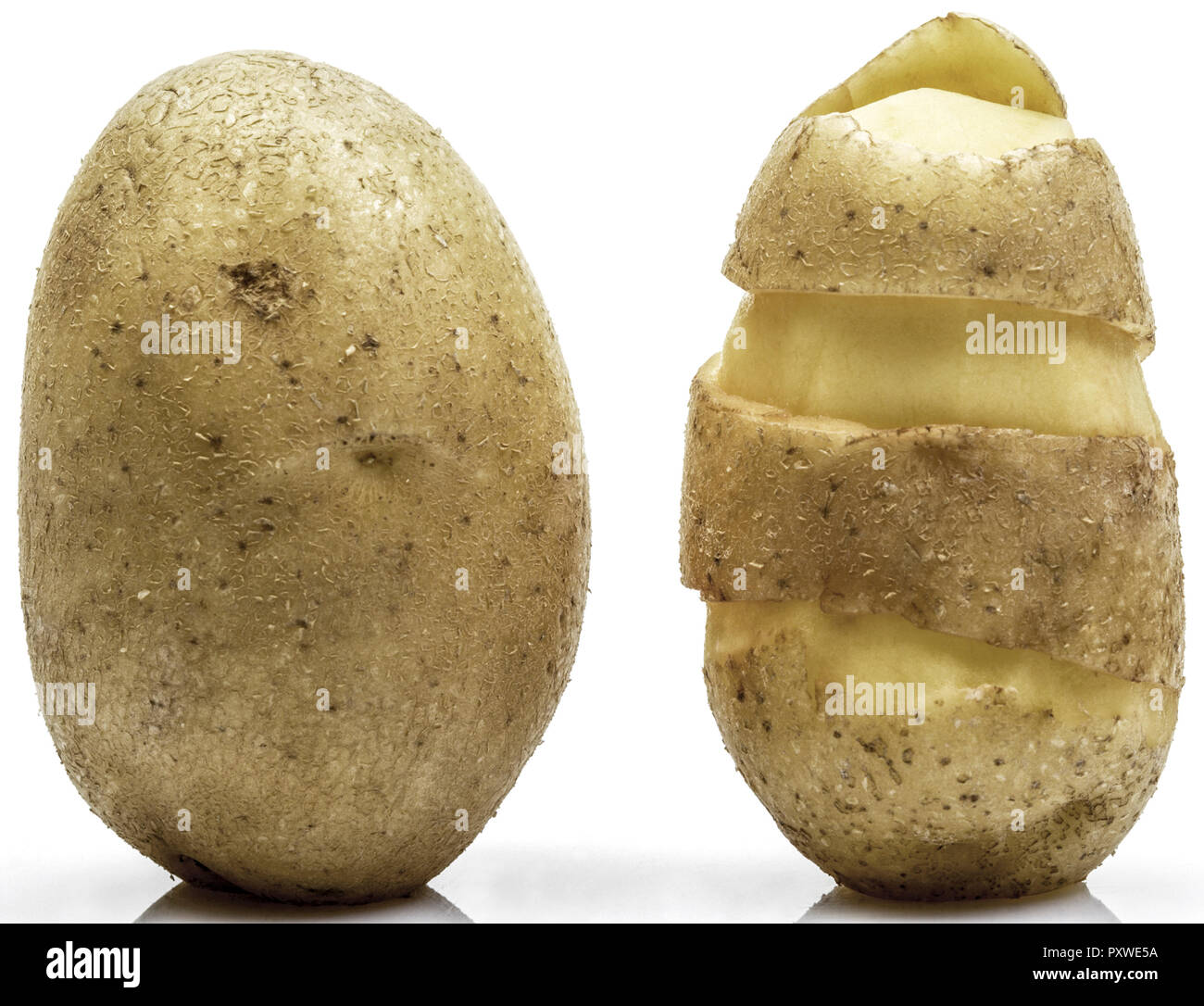 Kartoffeln, einzeln und teilweise geschaelt Stock Photo