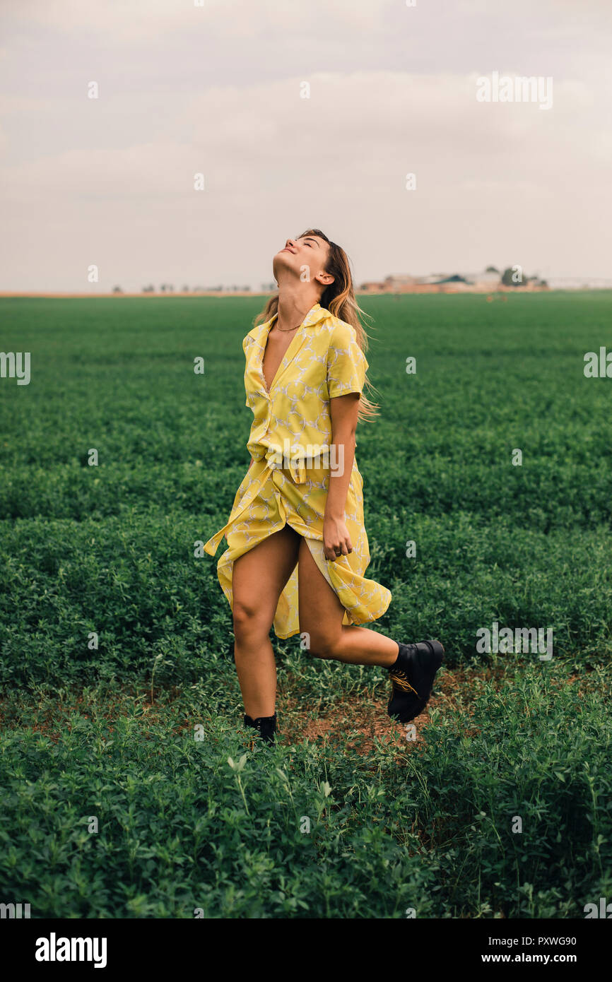 Woman in green field hi-res stock photography and images - Alamy