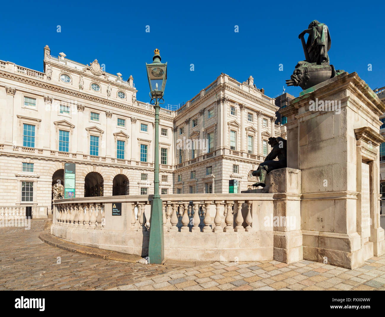 Strand london building hi-res stock photography and images - Alamy