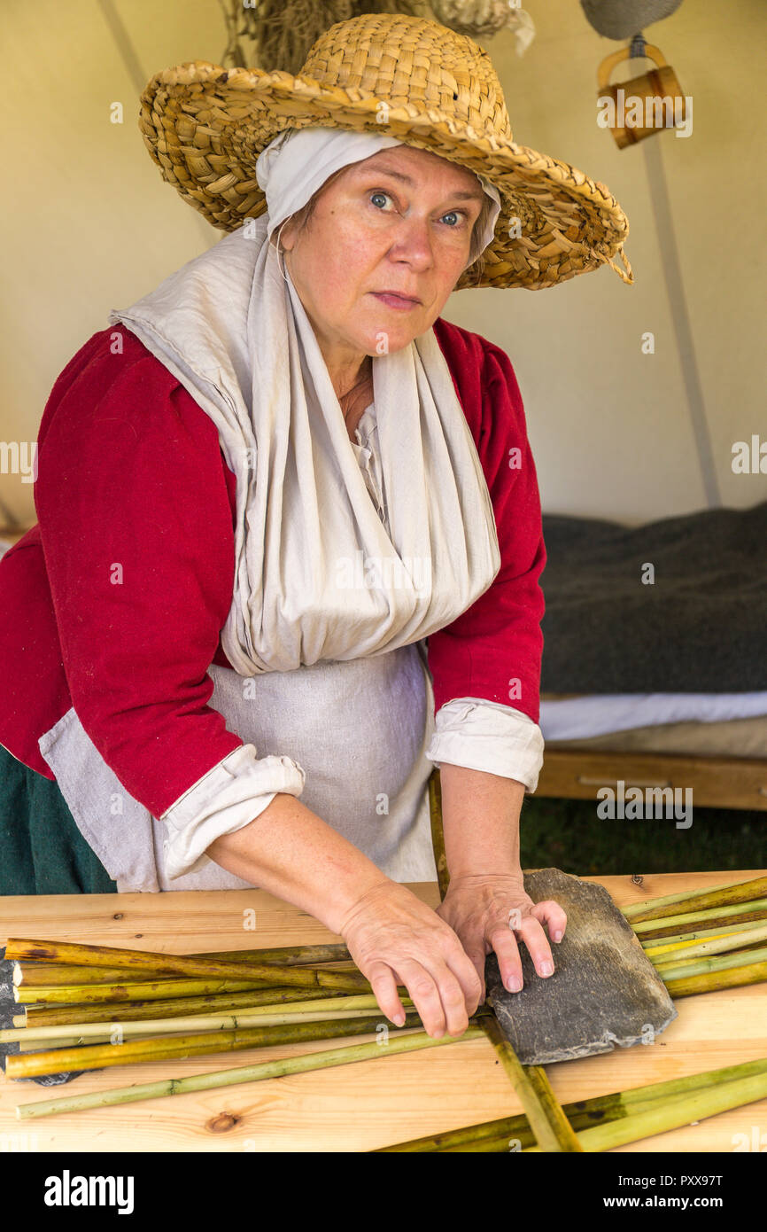 Hand weaving of a hat from reeds Stock Photo Alamy