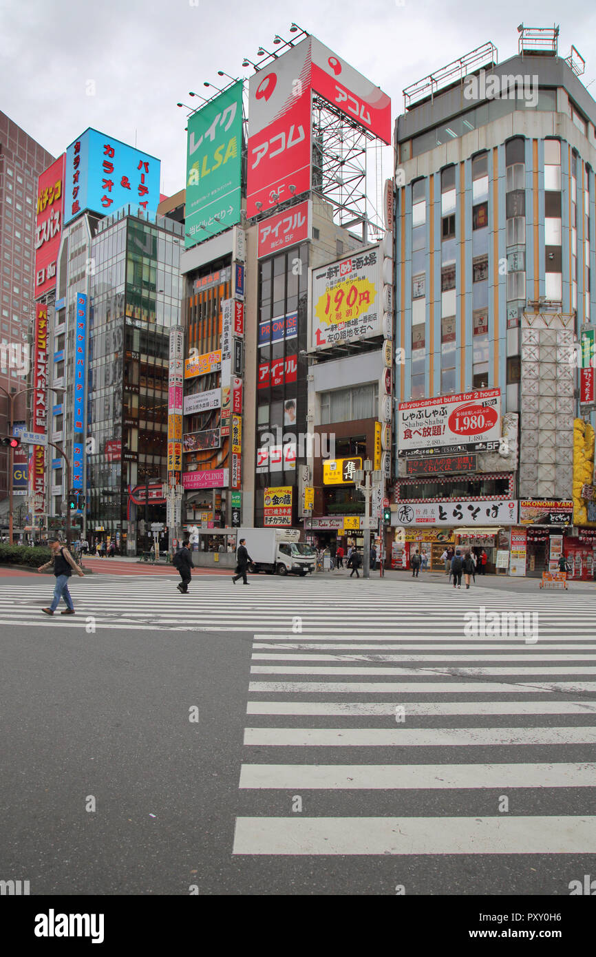 Japan tokyo shinjuku zebra crossing hi-res stock photography and images ...