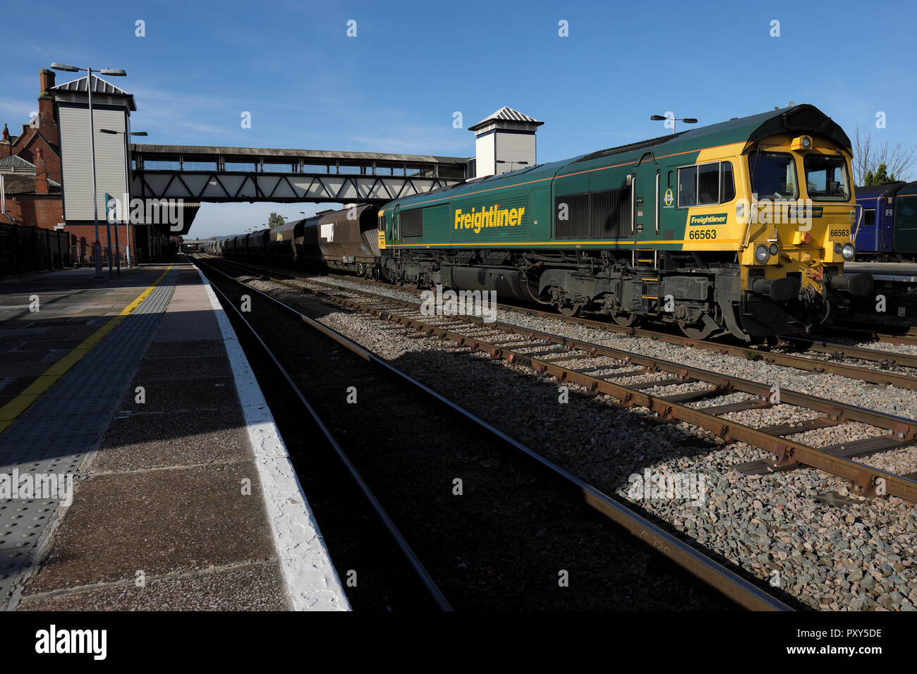 Freightliner Class 66 diesel locomotive passing through Hereford train station in October 2018 Stock Photo